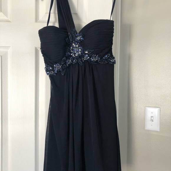 Dress, short formal - Picture 3 of 3